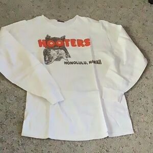 Hooters, long sleeve shirt, no collar, size L
